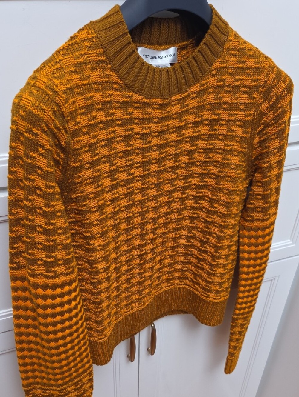 Victoria Beckham Women's Two-Tone Orange Cropped Knit Crewneck Sweater (S) - Picture 3 of 13